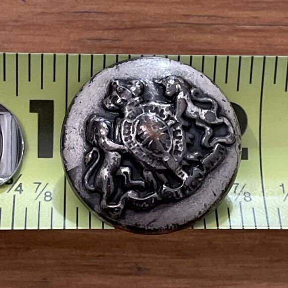 Buttons Vintage Heraldic Coat of Arms Silver Tone Metal Lot of 5 7/8 in diameter - Picture 4 of 8